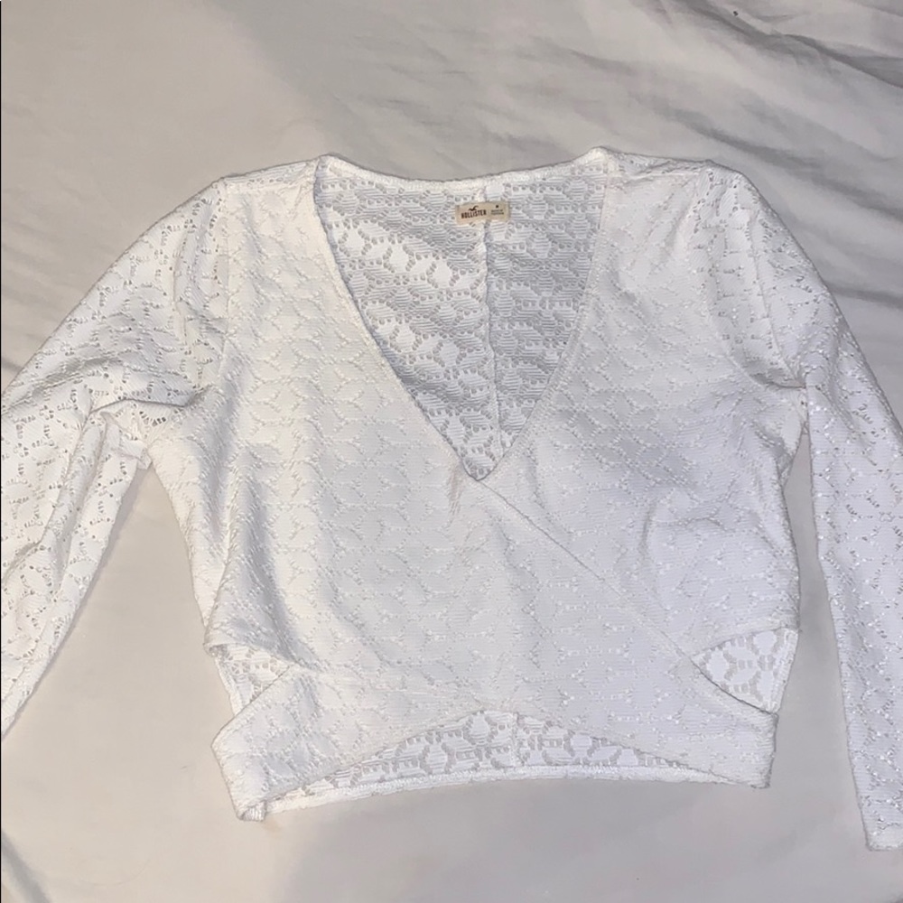 White mid-sleeve crop top